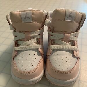 Nike Kids Sneakers in Pink Wash/White/Violet Frost